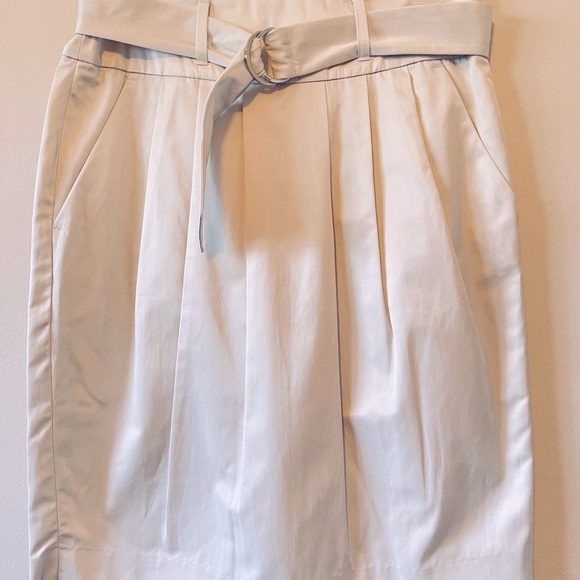 Banana Republic - cream, pleated, belted pencil skirt. Size: US 4 - Picture 2 of 8